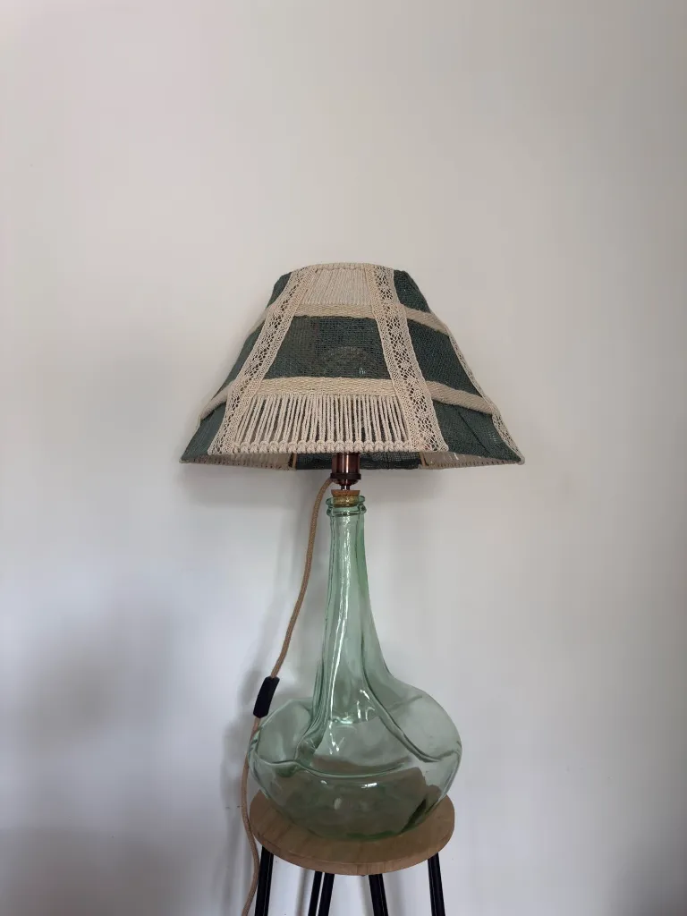 Lampe dame jeanne originale, jute et macramé