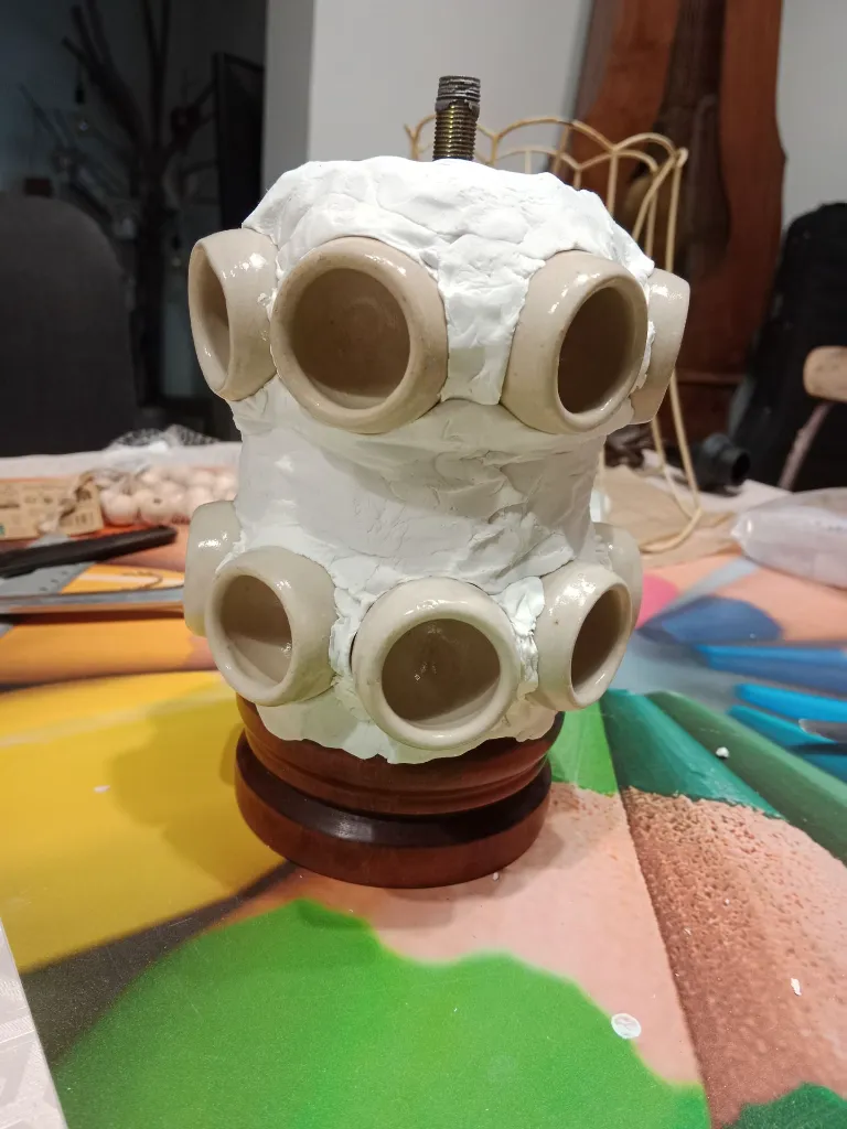 Lampe beige et kaki avec perles