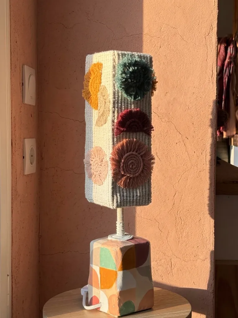 Lampe inspiration vintage en macramé
